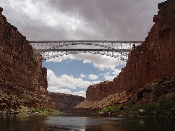 Puente río colorado