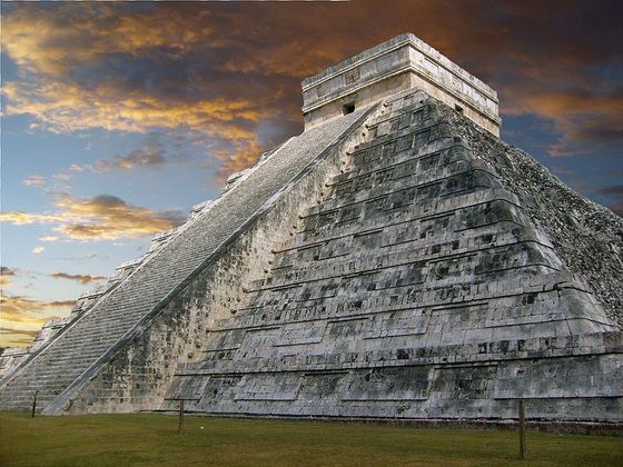 800px-Chichen_itza 800px-Chichen_itza