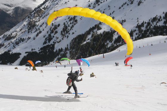 Speed riding (paraesquí) en la estación de Cerler, en Aragón.