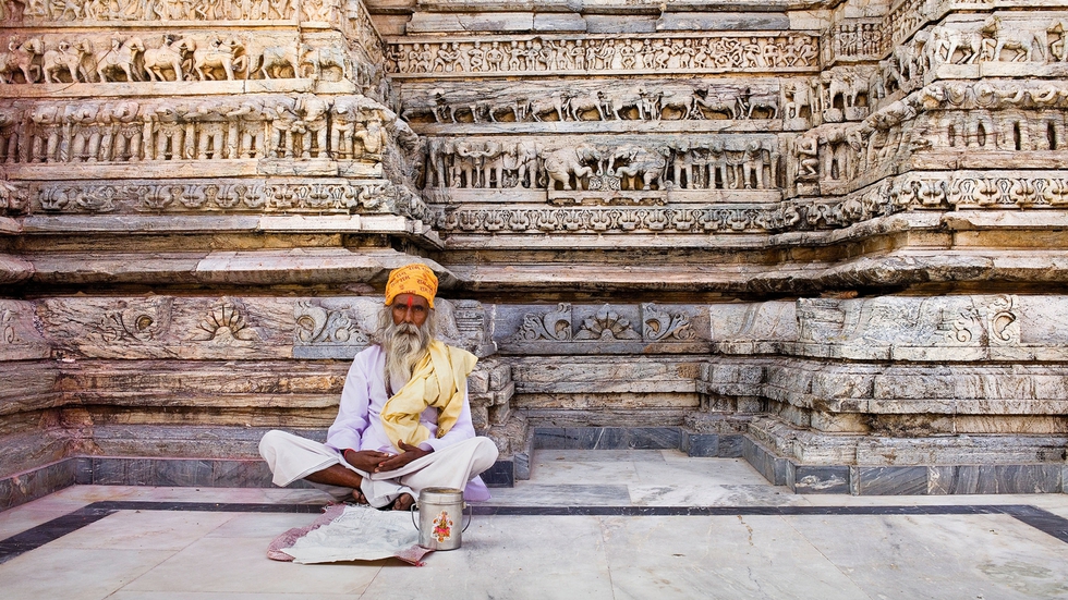 Monje hindú en el templo de Jagdish.