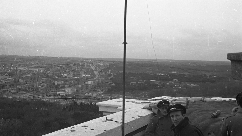 Vista de la Ribera del Manzanares desde las azoteas del Palacio Real.