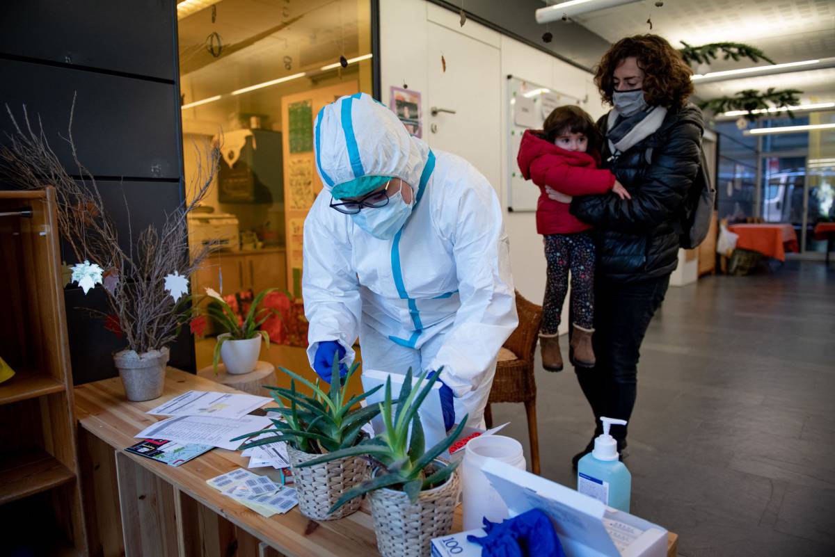 Spain rules out mandatory vaccination as coronavirus incidence jumps 17 points