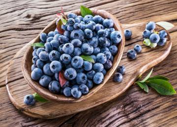 Cuatro alimentos con los que combinar los arándanos para endulzarlos sin azúcar