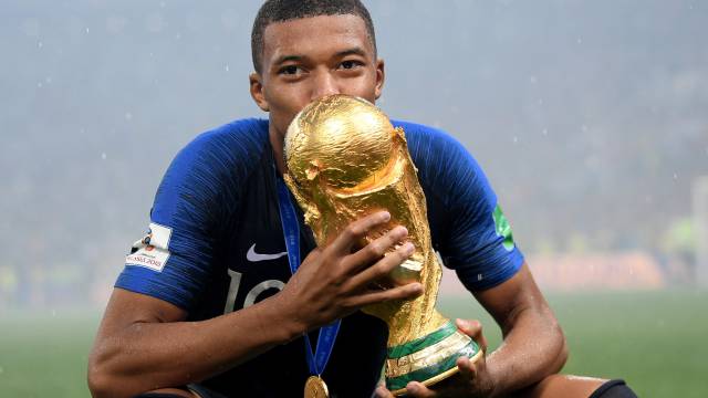 Mbappé: “Me quedo al cien por cien en el PSG”