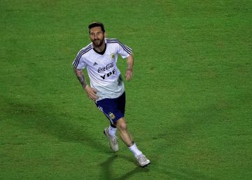 Neymar le deja su casa a Messi