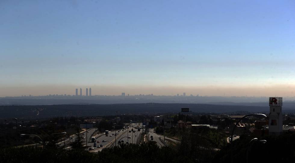 La 'boina' de contaminación de Madrid, en marzo de 2017.