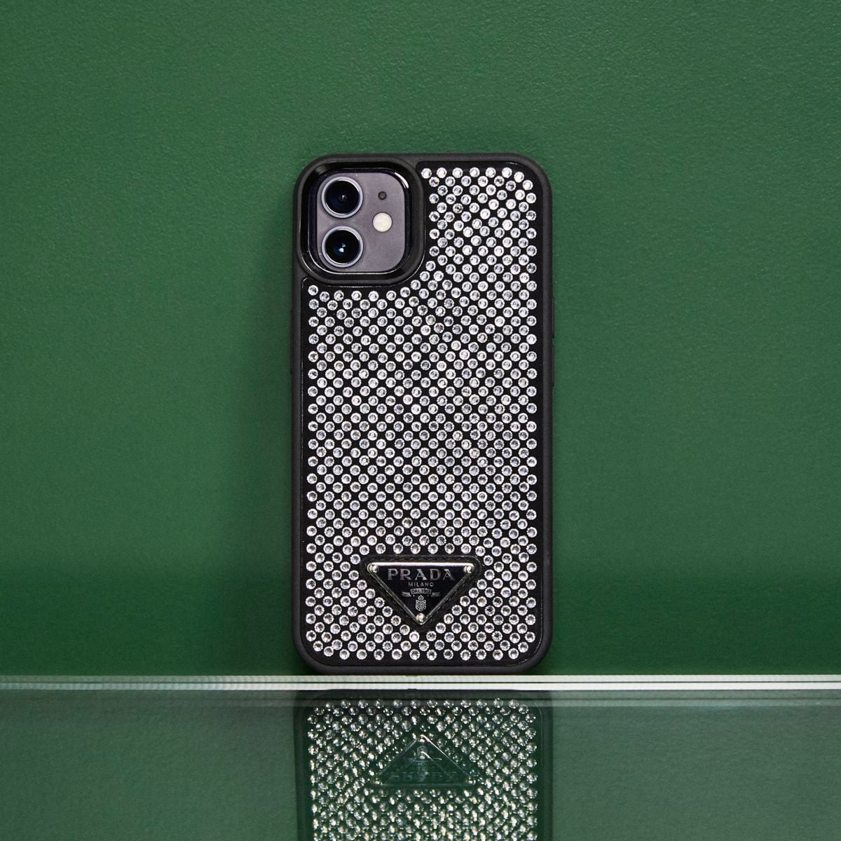 Funda para teléfono iPhone 13 con cristales de Prada