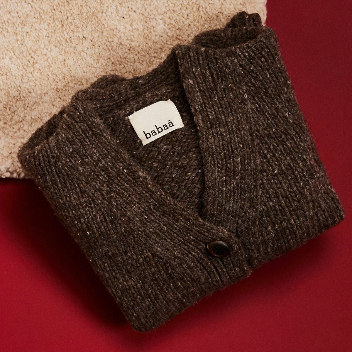 Cárdigan no17 en tono oak de Babaà