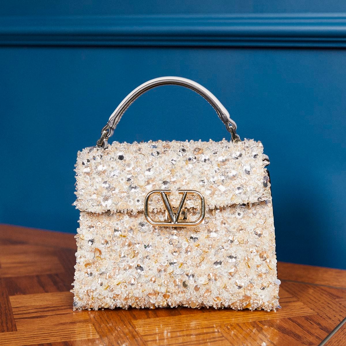 Minibolso de mano Vsling con bordado 3D de Valentino