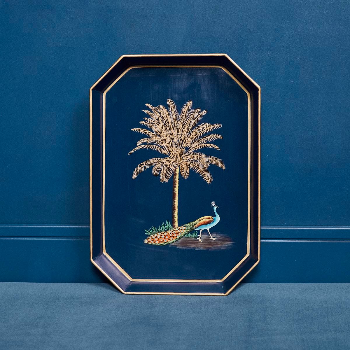 Bandeja de metal con motivo de pavo real de Les Ottomans